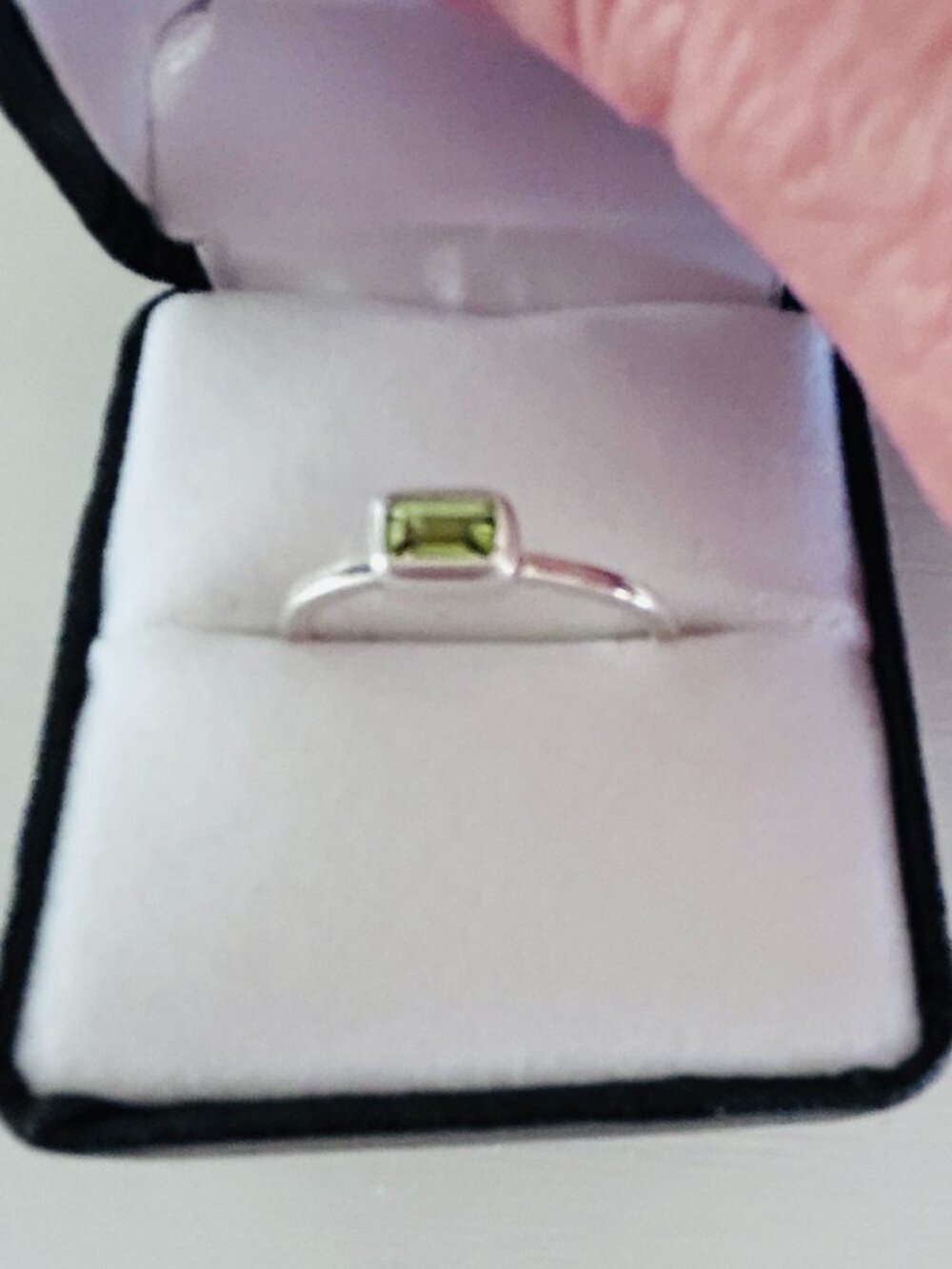 925 Sterling Silver Peridot Minimal Rectangle Stackable Ring Size 9